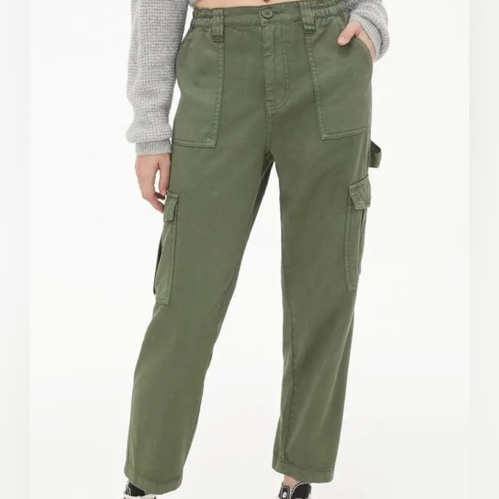 Aeropostale High Rise Olive Cargo Pants - EUC